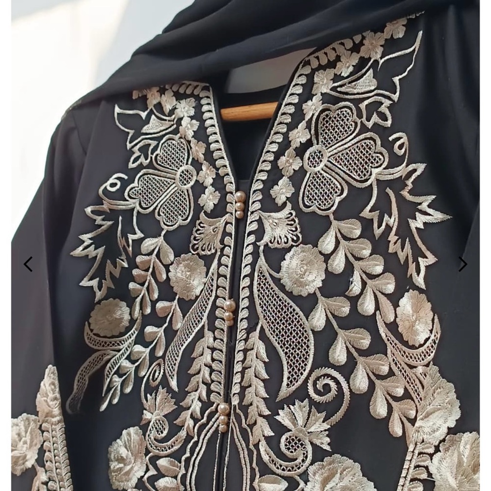 Category: 3Pc, Shirt, Trouser, Chiffon Dupatta
Fabric: Winter Cotton - Picture 5 of 6